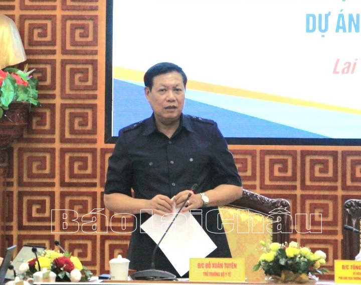 Thứ trưởng Bộ Y tế Đỗ Xuân Tuyên kết luận buổi làm việc.